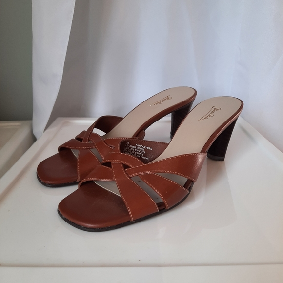 Brown leather sandals - women's 7M - Picture 2 of 4